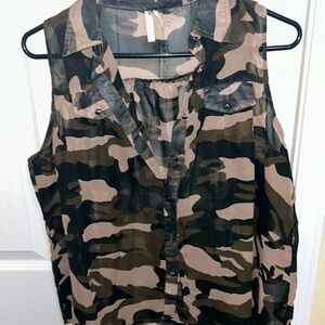 🦋Fatigue prints top 5/25$